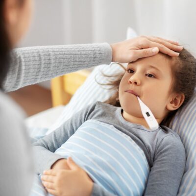 Vì sao trẻ dễ ốm khi thời tiết chuyển lạnh?